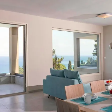 Villa Aquamarina Villa *